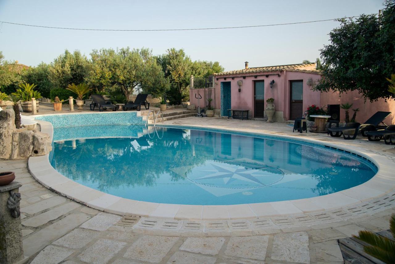 Dependance In Villa Con Piscina 拉古萨 外观 照片