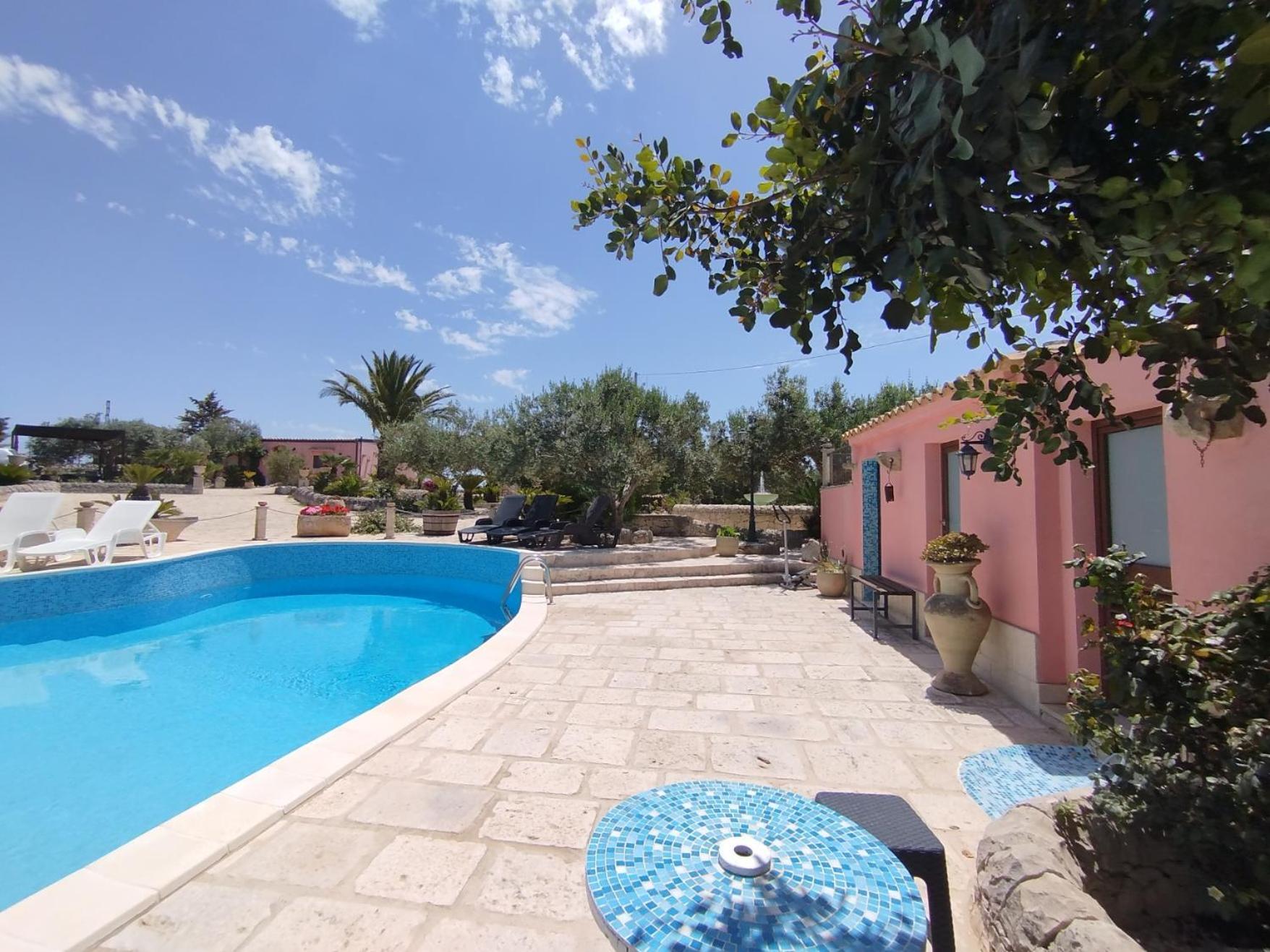 Dependance In Villa Con Piscina 拉古萨 外观 照片